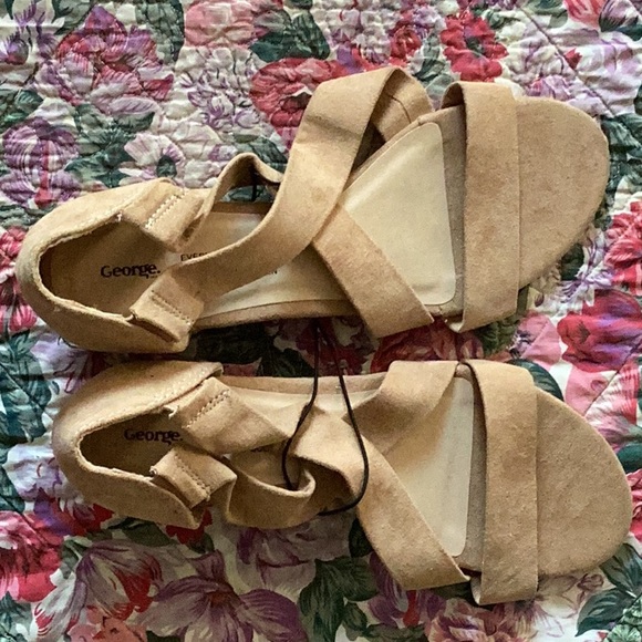 Tan Heel Shoes - Picture 3 of 5